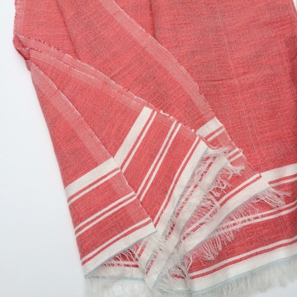 Pink Lightweight Woven Blanket or Summer Wrap - Picture 4 of 7